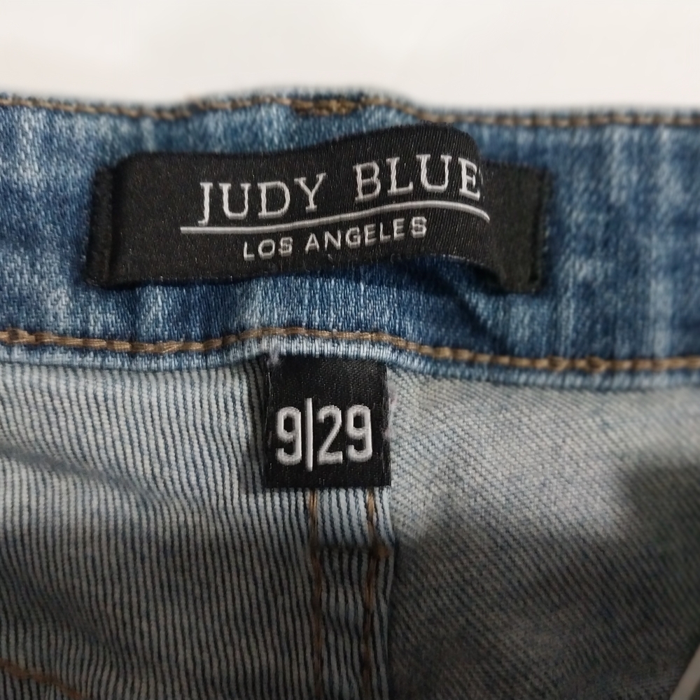 Judy Blue Medium Wash Straight Leg Capri - Picture 9 of 12